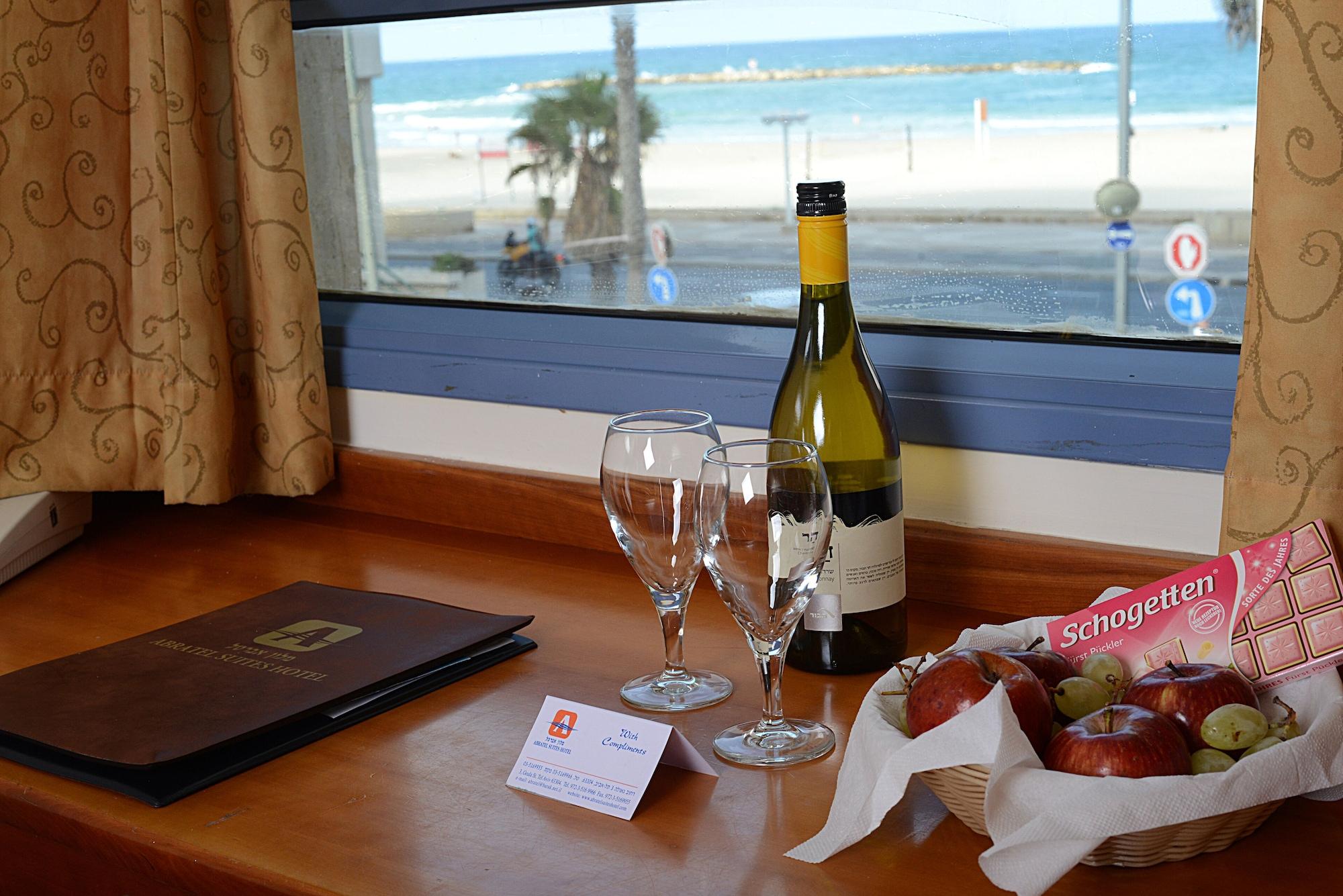 Abratel Sea View Hotel เทลอาวีฟ ภายนอก รูปภาพ