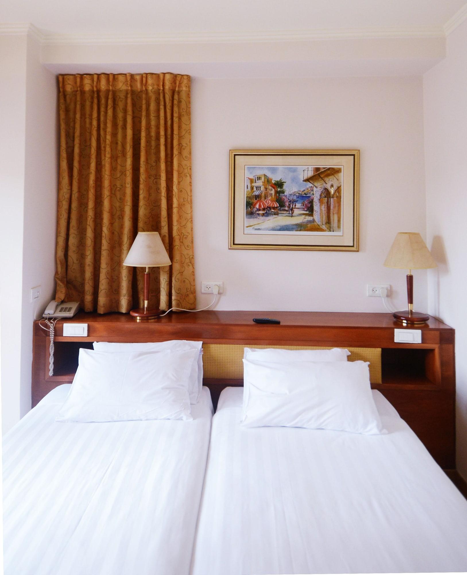 Abratel Sea View Hotel เทลอาวีฟ ภายนอก รูปภาพ