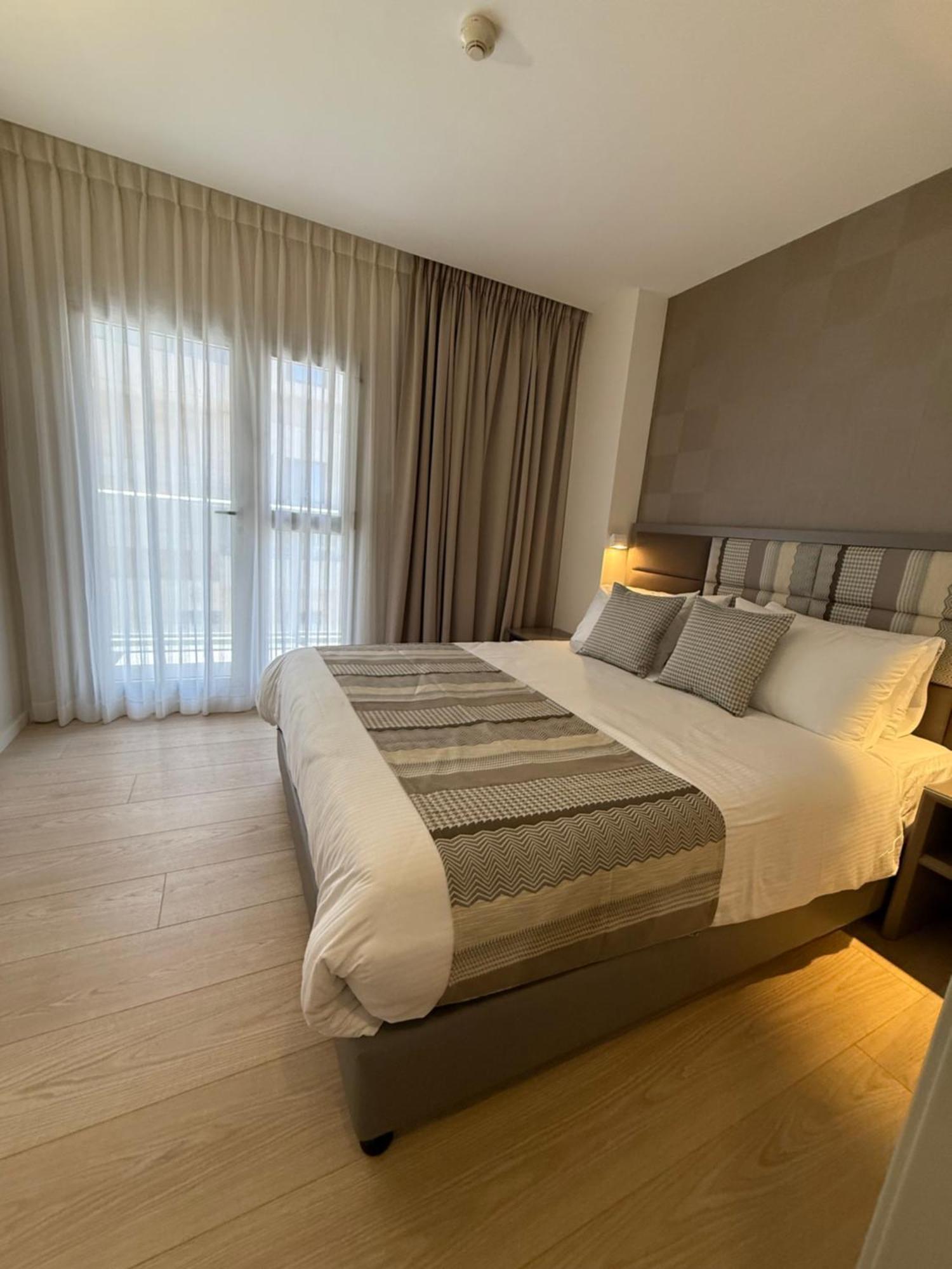 Abratel Sea View Hotel เทลอาวีฟ ภายนอก รูปภาพ