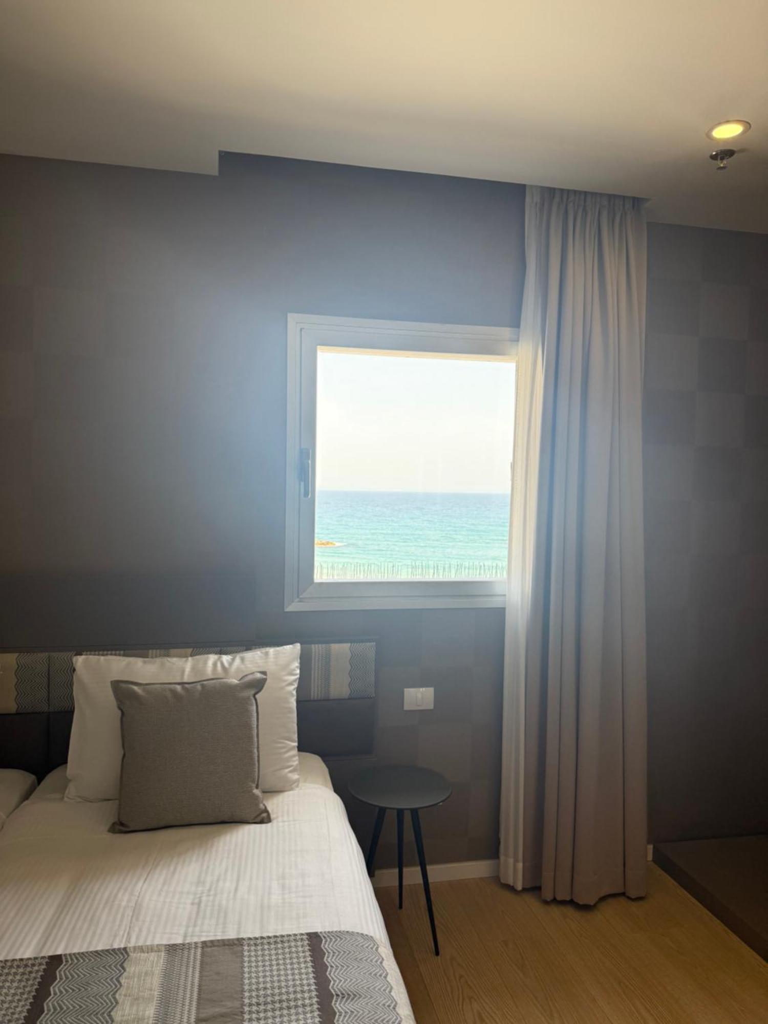 Abratel Sea View Hotel เทลอาวีฟ ภายนอก รูปภาพ
