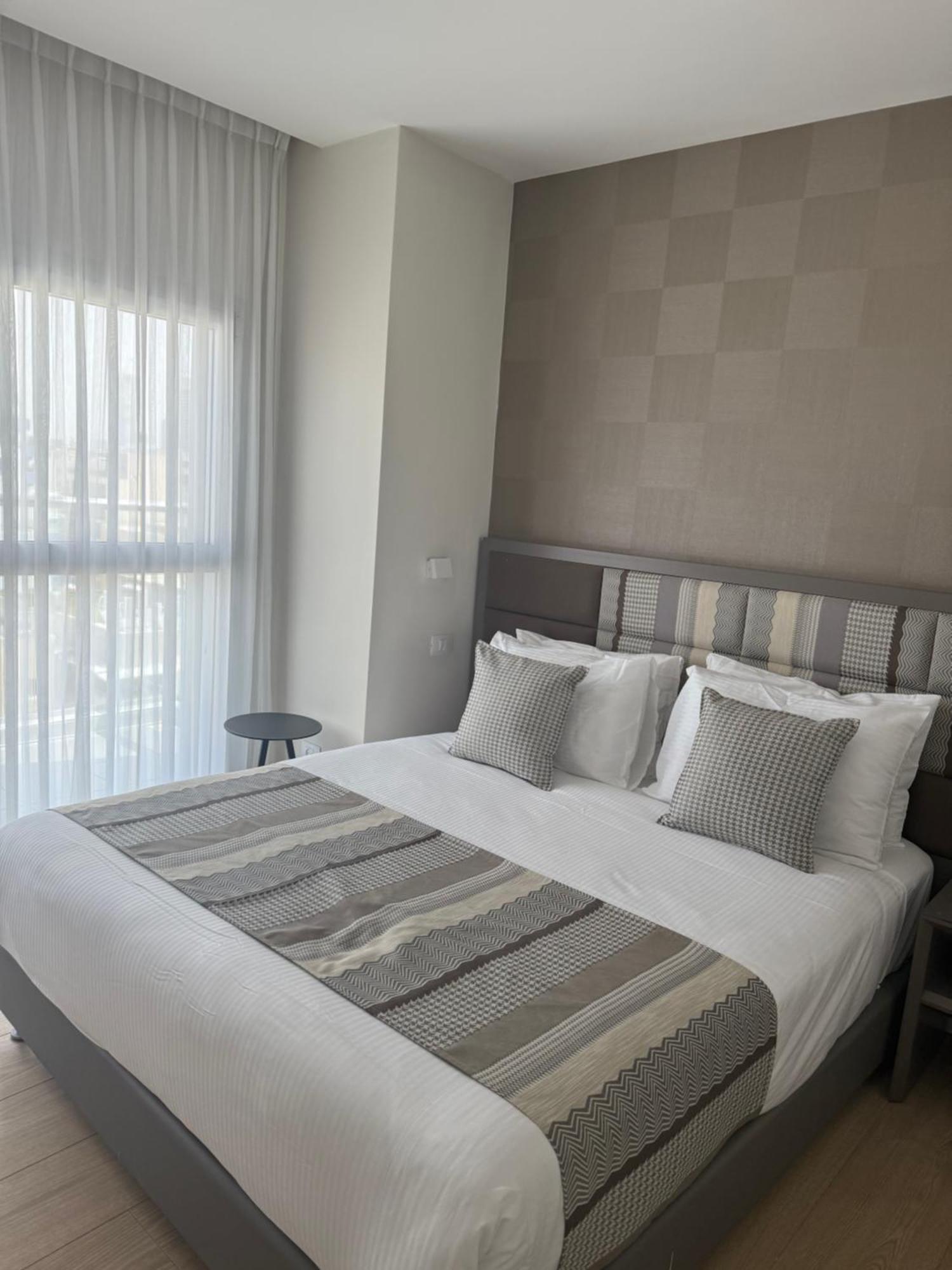 Abratel Sea View Hotel เทลอาวีฟ ภายนอก รูปภาพ
