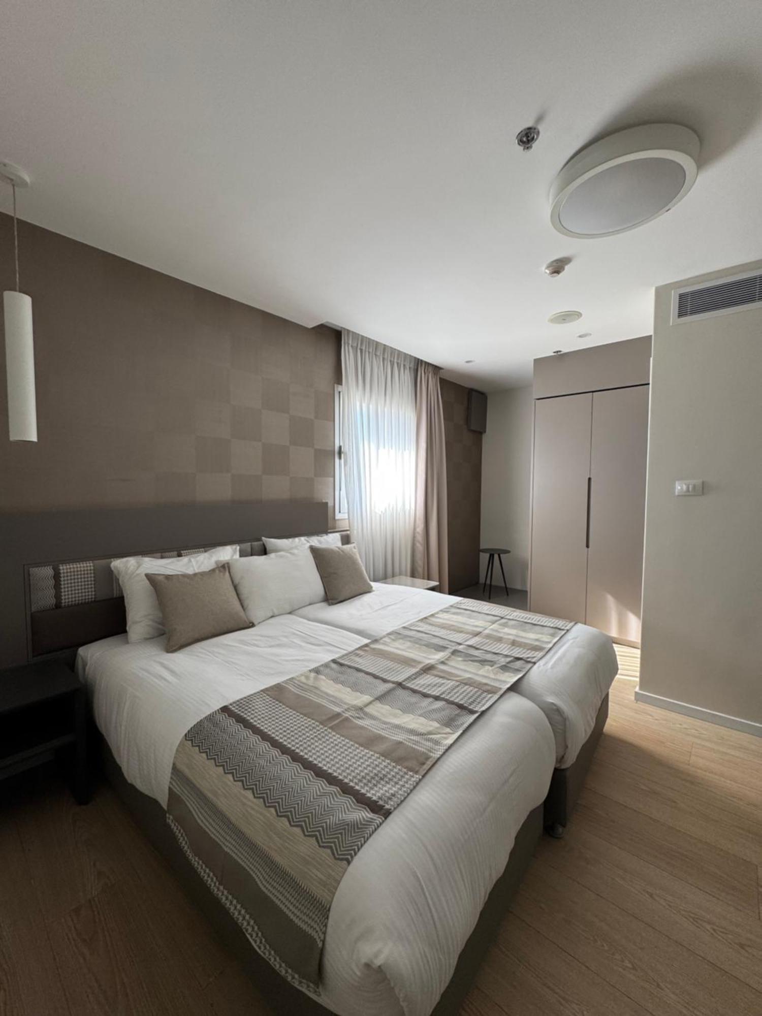 Abratel Sea View Hotel เทลอาวีฟ ภายนอก รูปภาพ