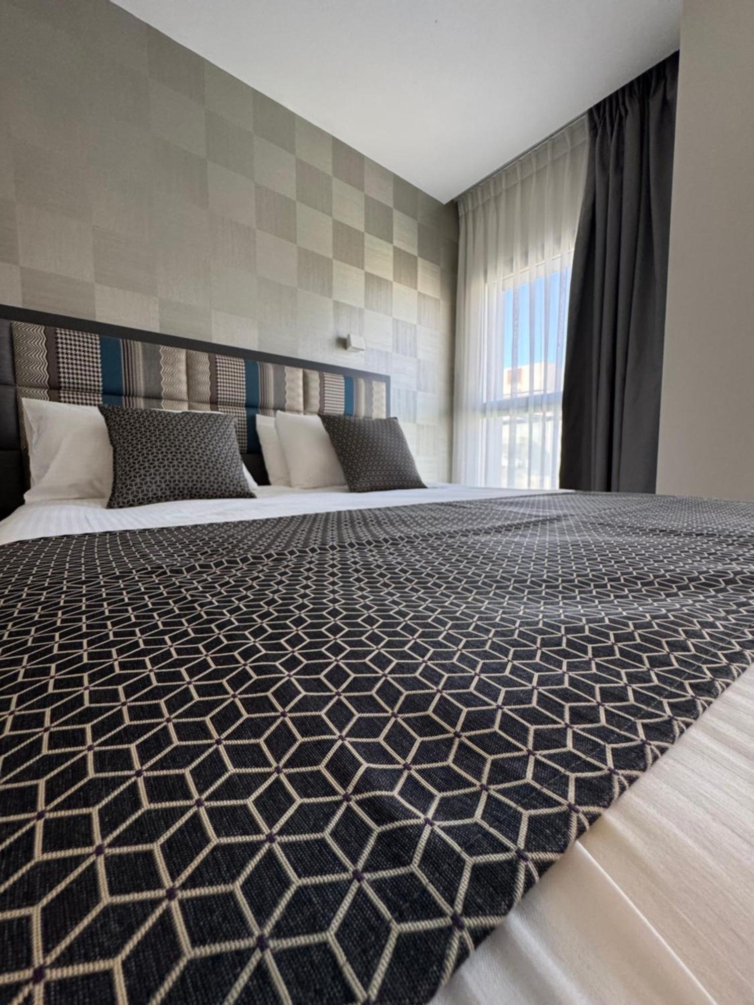 Abratel Sea View Hotel เทลอาวีฟ ภายนอก รูปภาพ