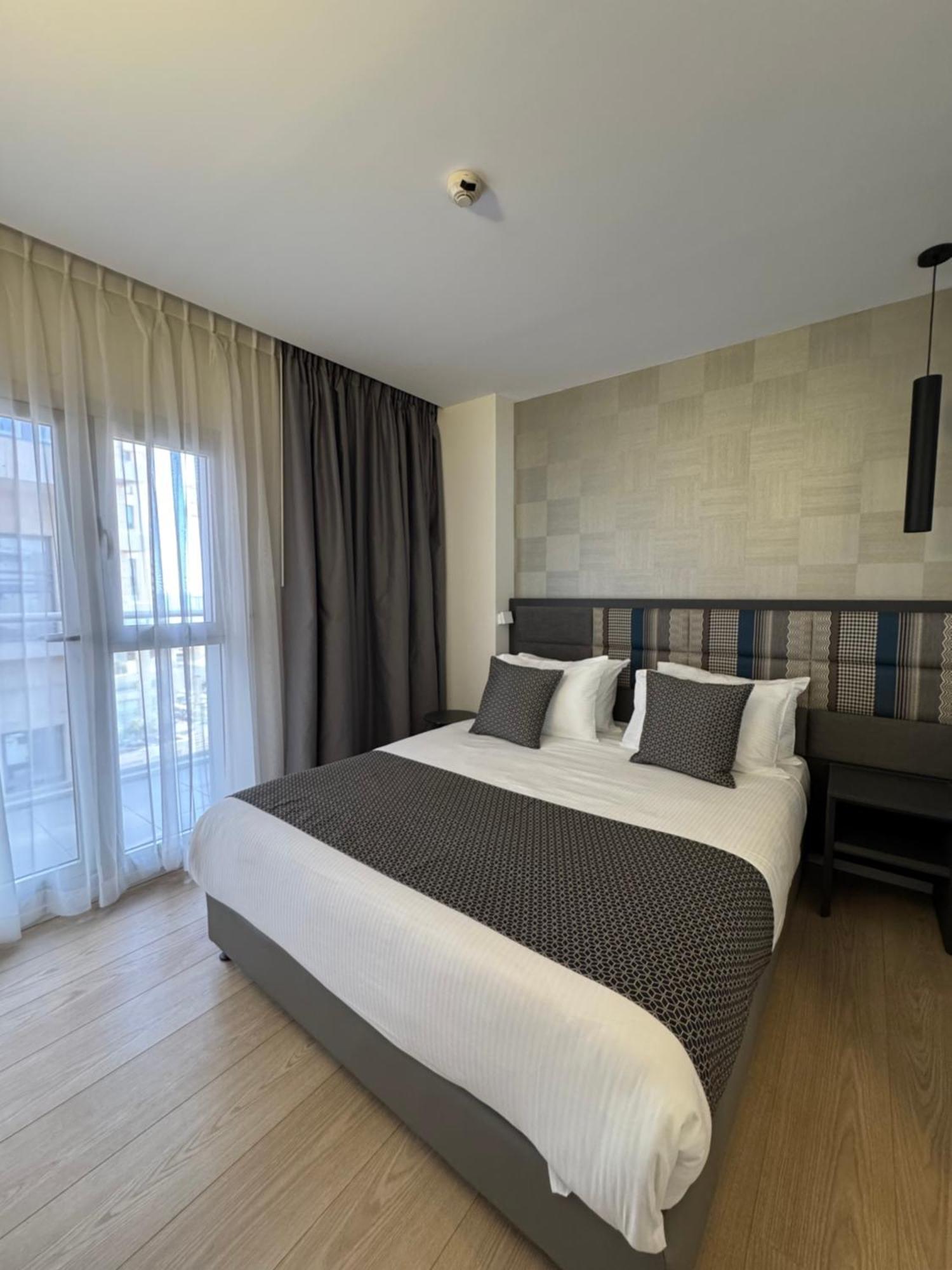Abratel Sea View Hotel เทลอาวีฟ ภายนอก รูปภาพ