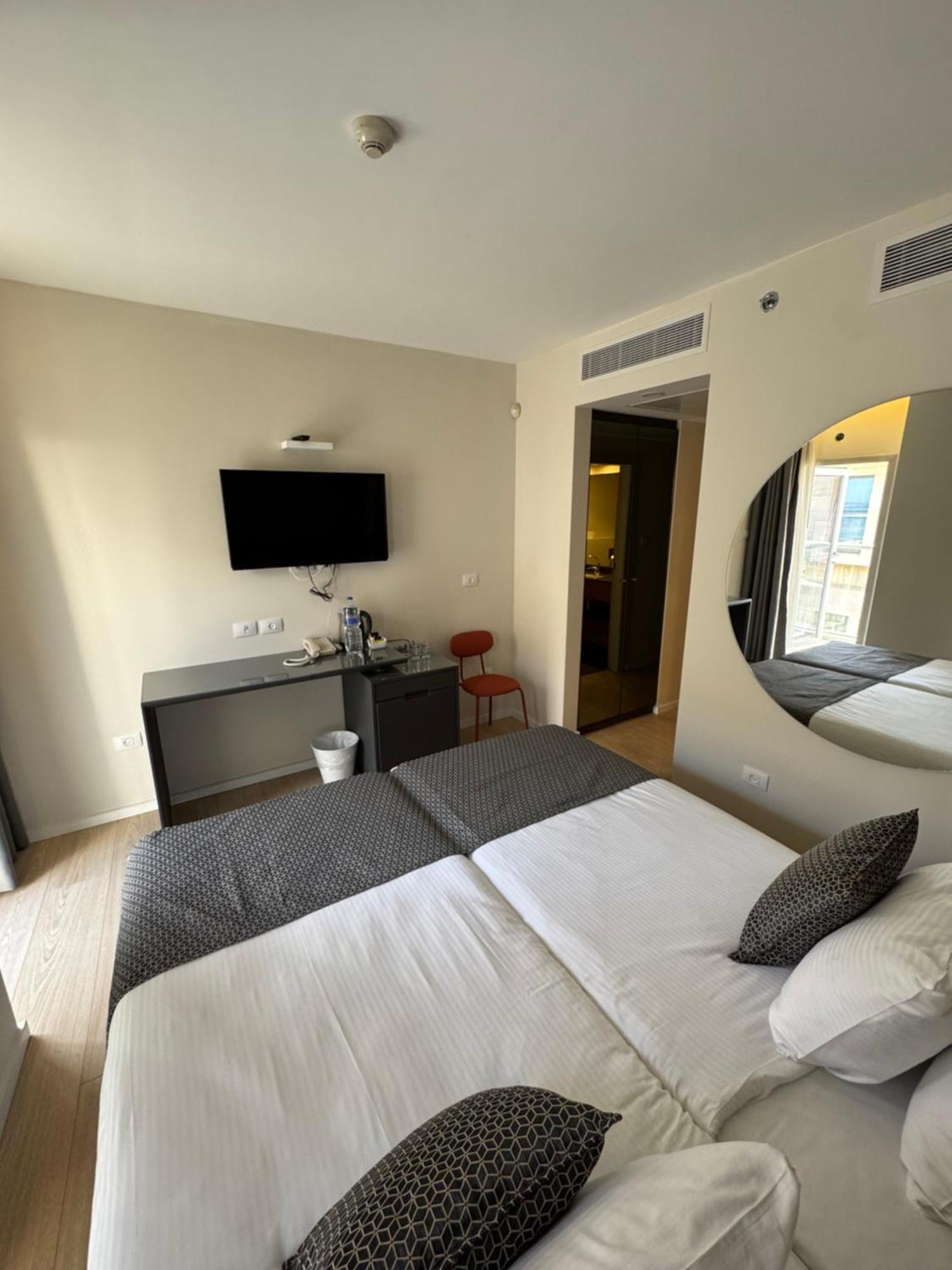 Abratel Sea View Hotel เทลอาวีฟ ภายนอก รูปภาพ