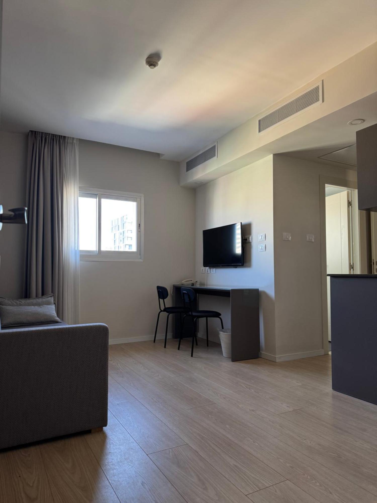 Abratel Sea View Hotel เทลอาวีฟ ภายนอก รูปภาพ