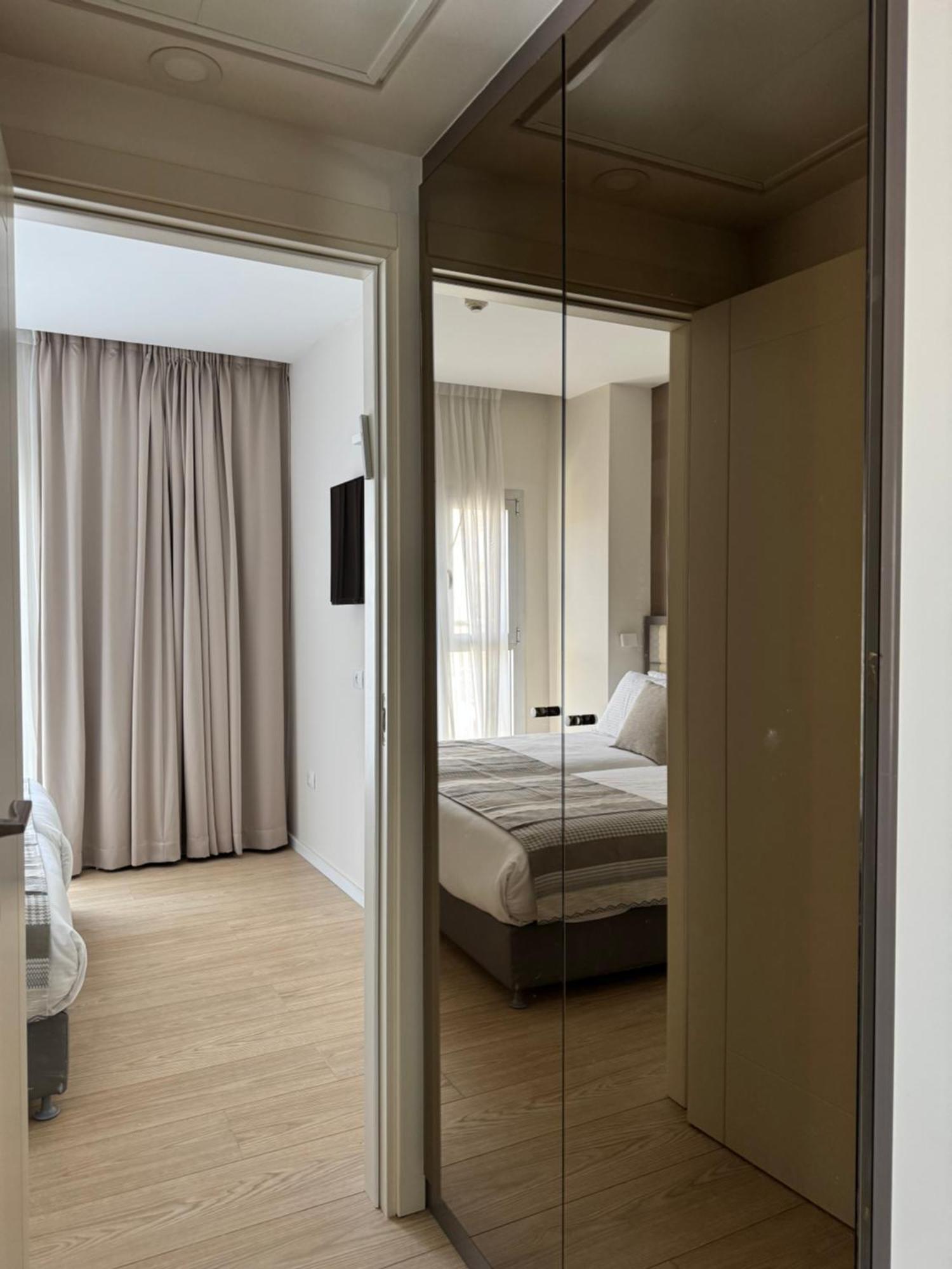 Abratel Sea View Hotel เทลอาวีฟ ภายนอก รูปภาพ