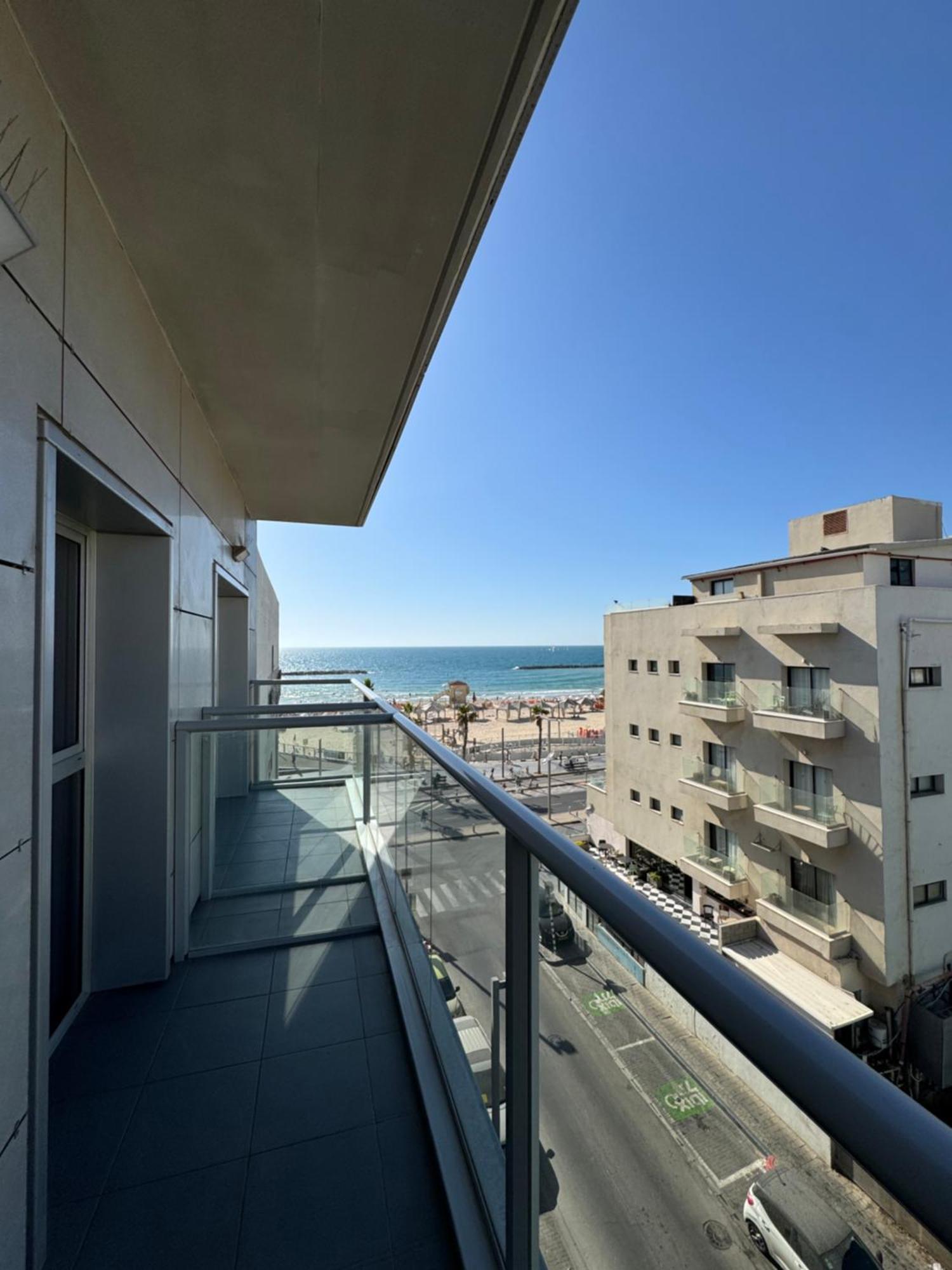 Abratel Sea View Hotel เทลอาวีฟ ภายนอก รูปภาพ