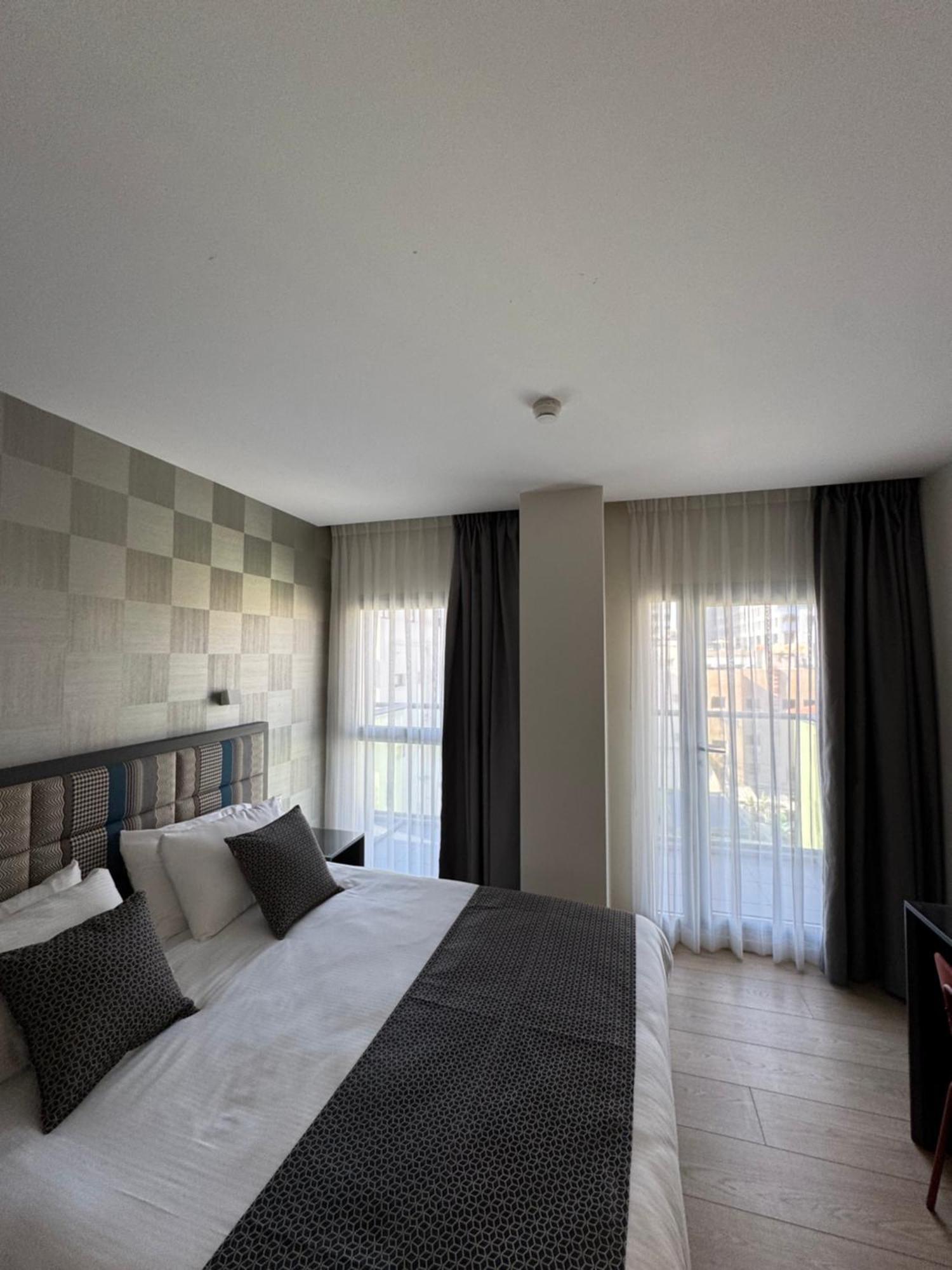 Abratel Sea View Hotel เทลอาวีฟ ภายนอก รูปภาพ
