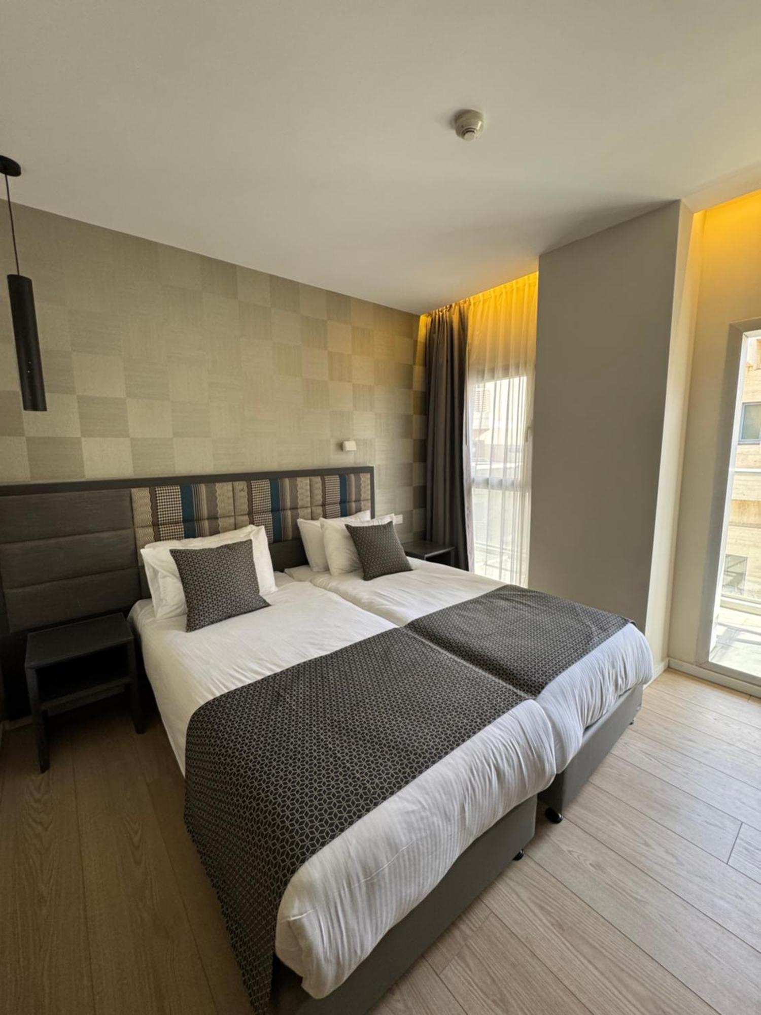 Abratel Sea View Hotel เทลอาวีฟ ภายนอก รูปภาพ