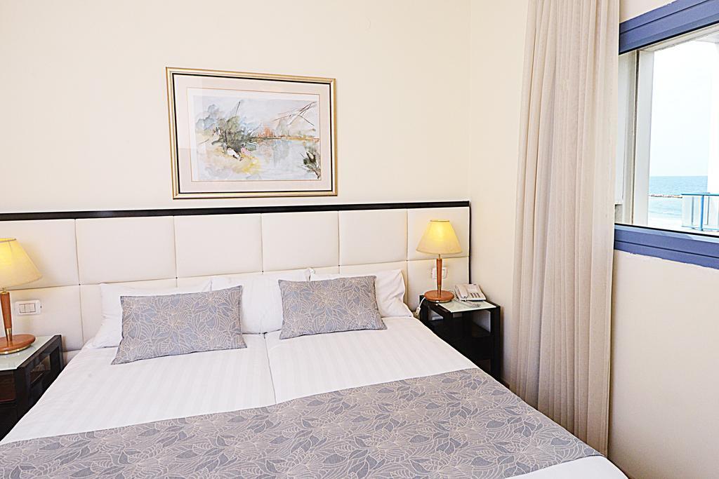 Abratel Sea View Hotel เทลอาวีฟ ภายนอก รูปภาพ