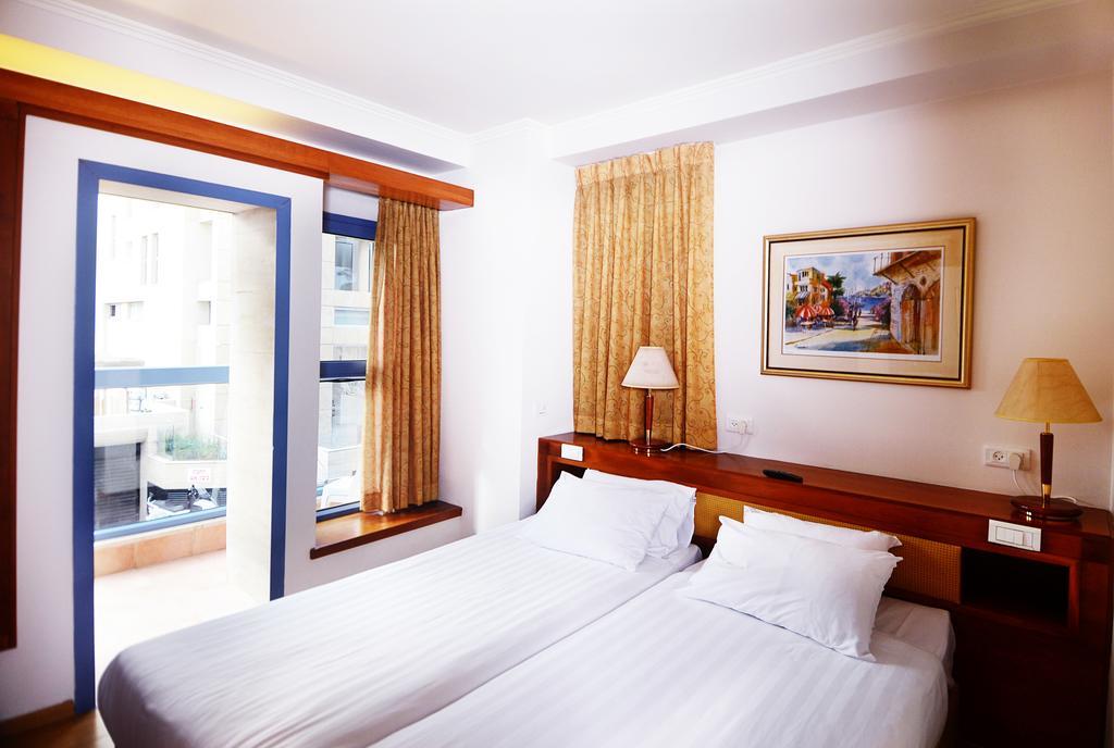 Abratel Sea View Hotel เทลอาวีฟ ภายนอก รูปภาพ