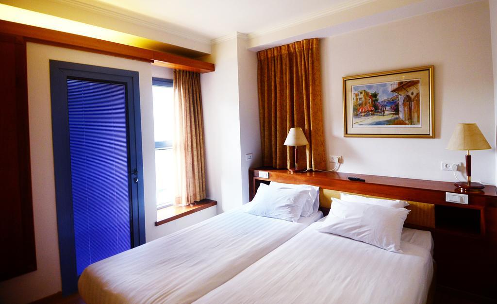 Abratel Sea View Hotel เทลอาวีฟ ภายนอก รูปภาพ